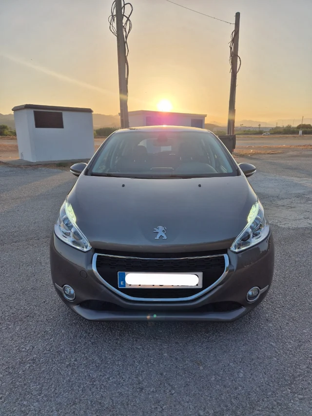 Peugeot 208 2012